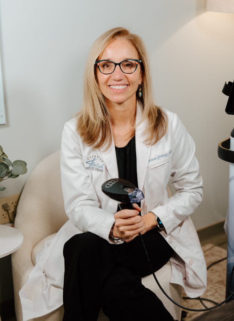 Dr. Jarmuz holding the Ignite RF device